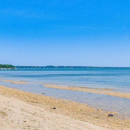 Distinctive Hamptons Home With Pool Near Bay, Ocean Hampton Bays Extérieur photo