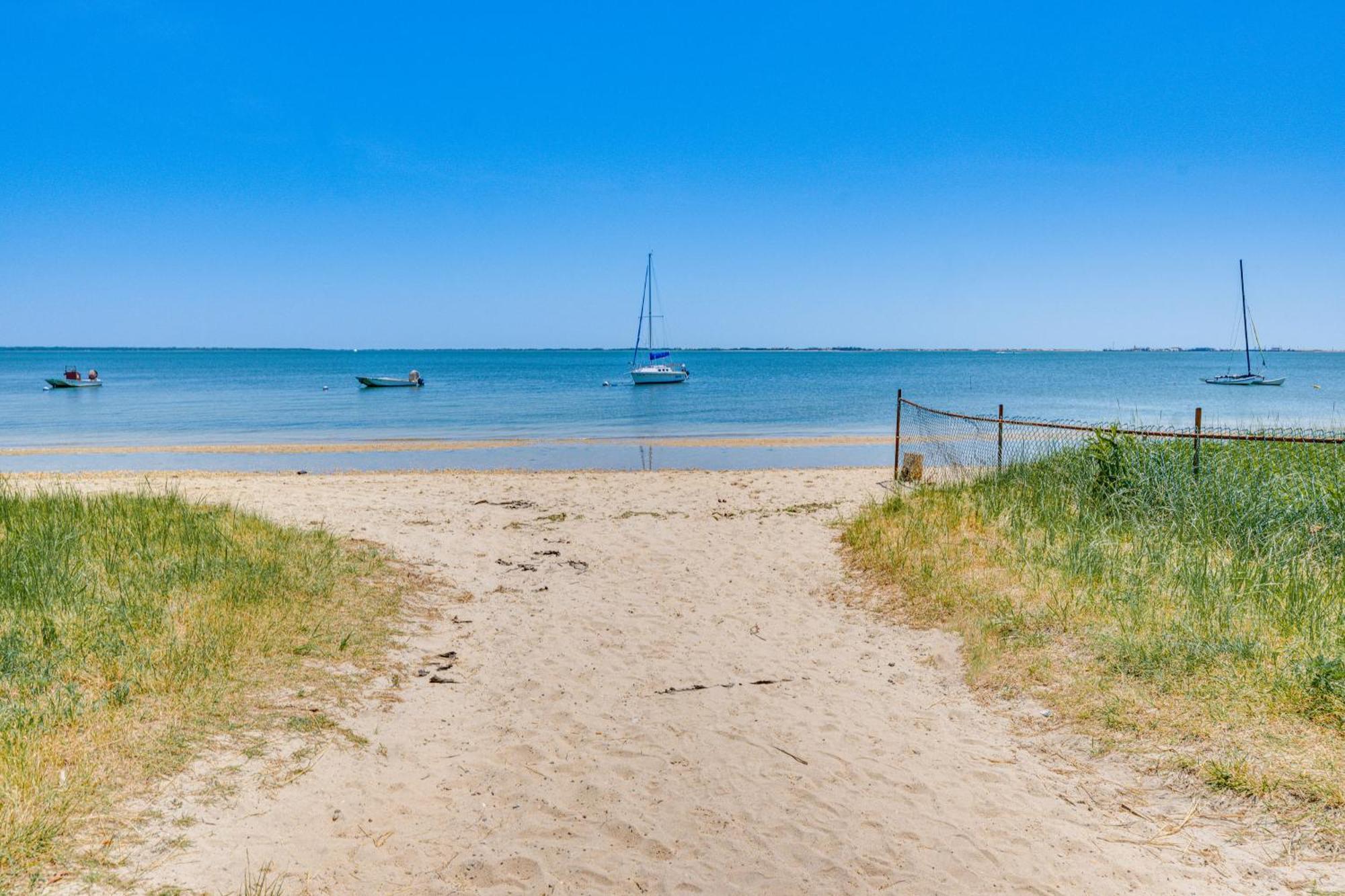Distinctive Hamptons Home With Pool Near Bay, Ocean Hampton Bays Extérieur photo