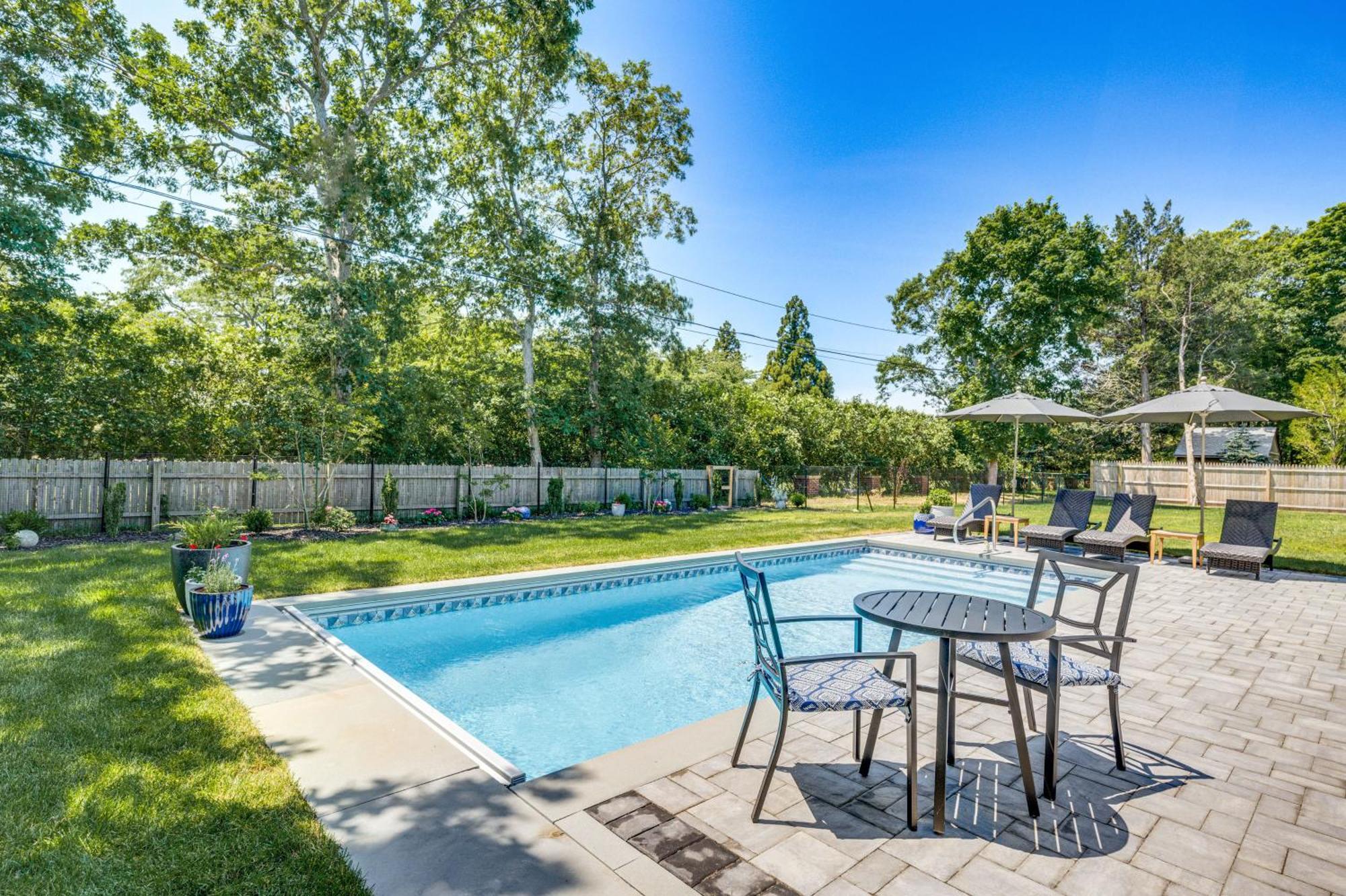 Distinctive Hamptons Home With Pool Near Bay, Ocean Hampton Bays Extérieur photo