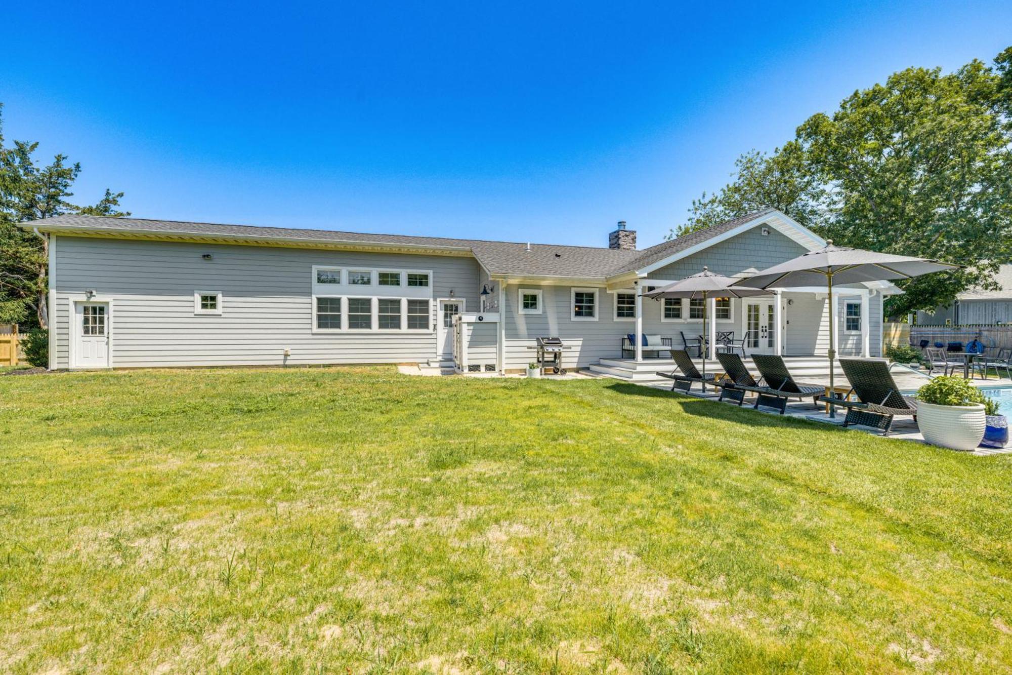 Distinctive Hamptons Home With Pool Near Bay, Ocean Hampton Bays Extérieur photo