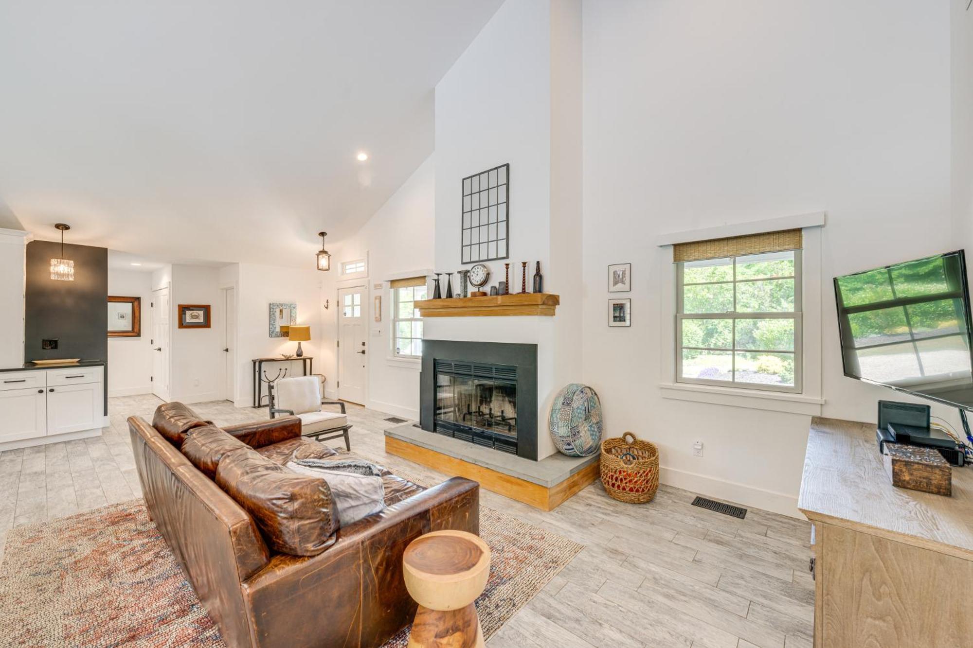 Distinctive Hamptons Home With Pool Near Bay, Ocean Hampton Bays Extérieur photo