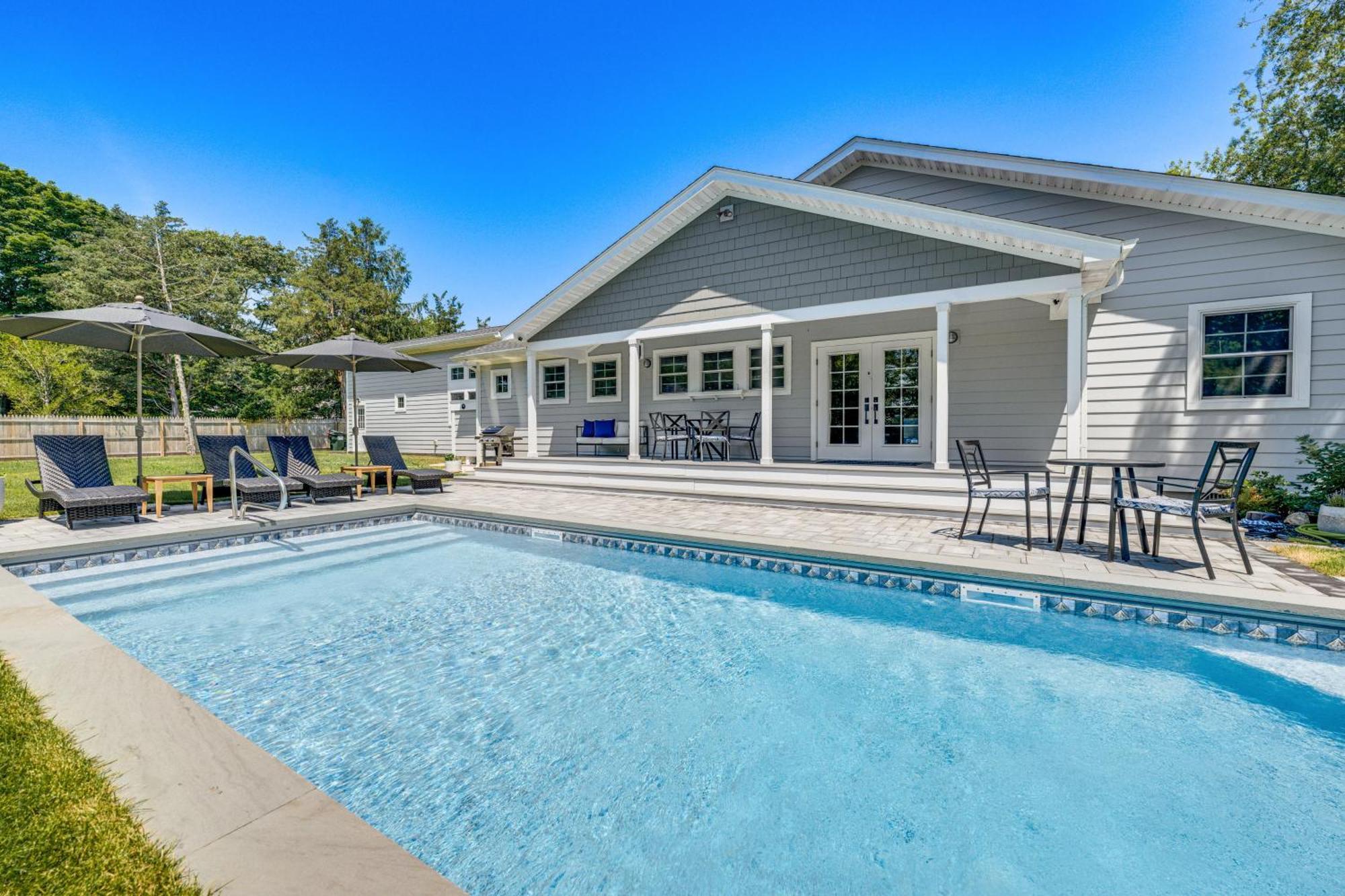 Distinctive Hamptons Home With Pool Near Bay, Ocean Hampton Bays Extérieur photo