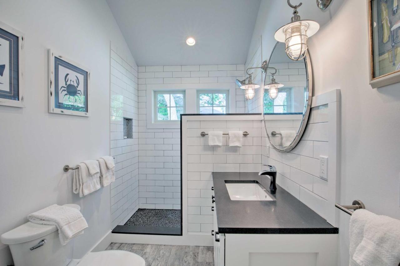 Distinctive Hamptons Home With Pool Near Bay, Ocean Hampton Bays Extérieur photo